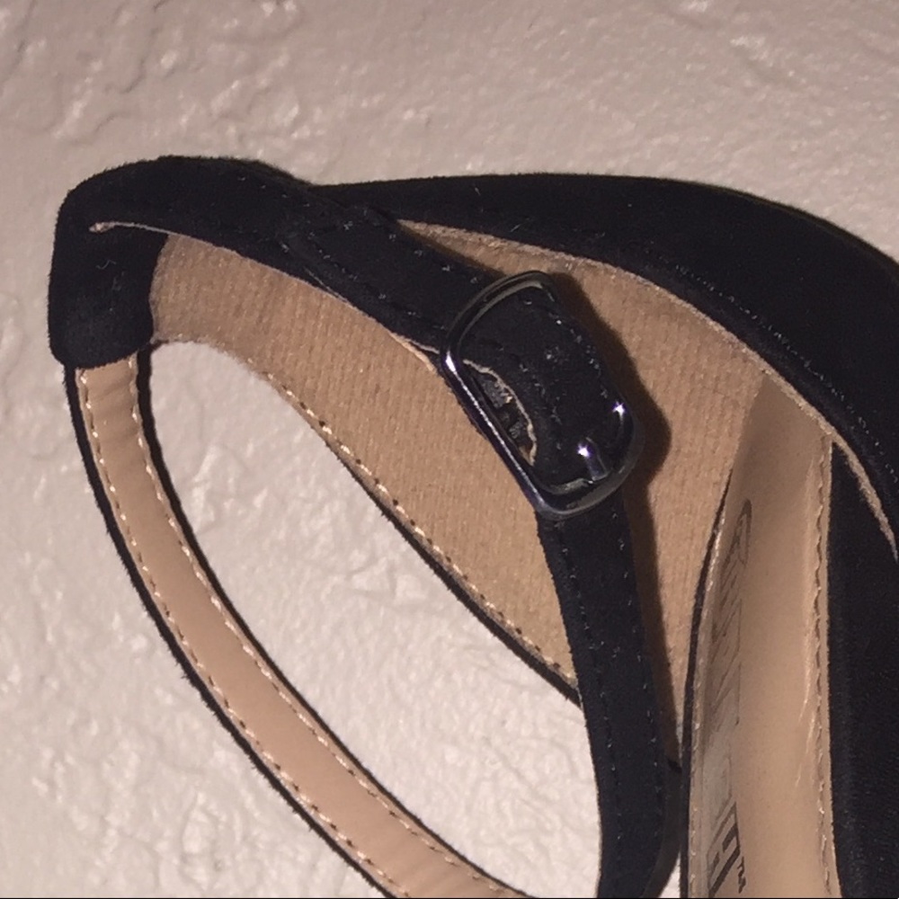 Black 5 inch pumps